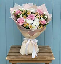 Букет цветов из:  Гвоздики, Орхидеи и Розы в Преображенском Ставропольского края