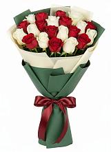 Букет Микс из красных и белых роз в Преображенском Ставропольского края