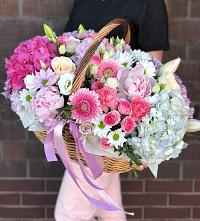 Цветочная композиция из Розы, Хризантемы, Пионы и Лизиантусы в корзине в Преображенском Ставропольского края