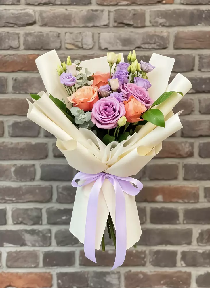 Букет цветов из: Лизиантусы и Розы в Преображенском Ставропольского края