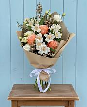 Букет цветов из:  Альстромерии, Лизиантусы, Розы и Хризантемы в Преображенском Ставропольского края