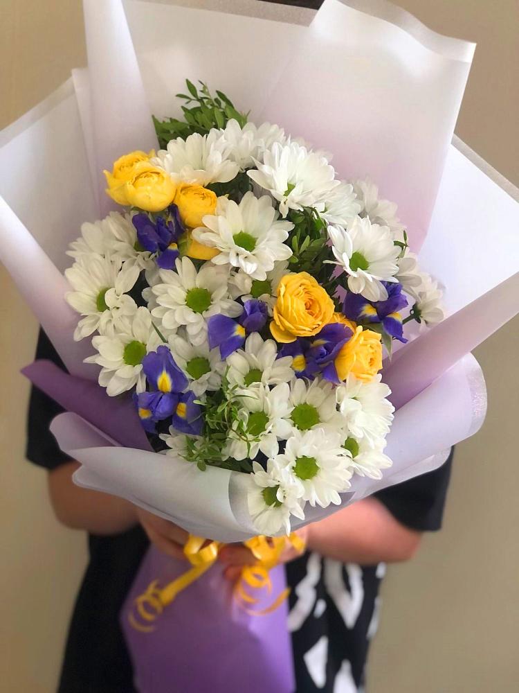 Букет цветов из: Ирисы, Хризантемы и Розы в Преображенском Ставропольского края