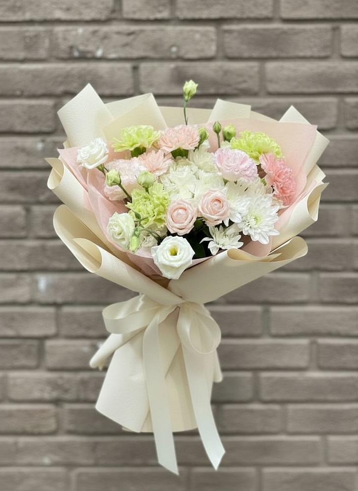 Букет цветов из: Гвоздики, Розы, Лизиантусы и Хризантемы в Преображенском Ставропольского края