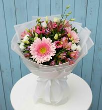 Букет цветов из:  Герберы, Альстромерии и Лизиантусы в Преображенском Ставропольского края