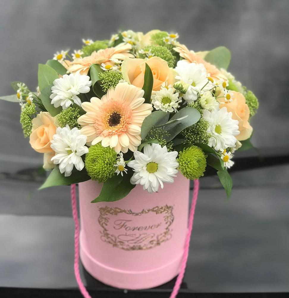 Цветочная композиция из Розы, Герберы и Хризантемы в шляпной коробке в Преображенском Ставропольского края